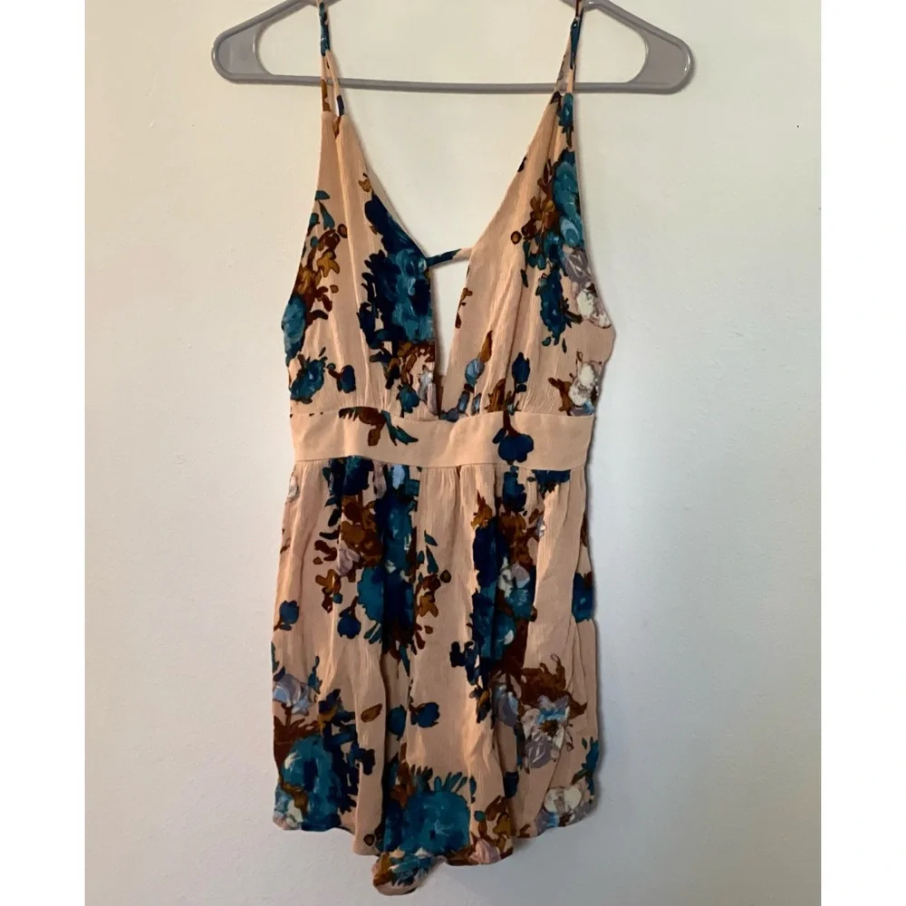 Coveted Clothing Woman’s Floral Romper - Picture 3 of 11